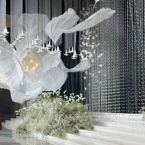 ดอกลิลลี่จำลอง EVA ตกแต่งแขวนรูปทรงหยดน้ำ ทำจากยาง PU นุ่ม โรแมนติก เหมาะสำหรับตกแต่งเพดานงานแต่งงาน และใช้เป็นพร็อพถ่ายภาพกลางแจ้ง - Product Image 2