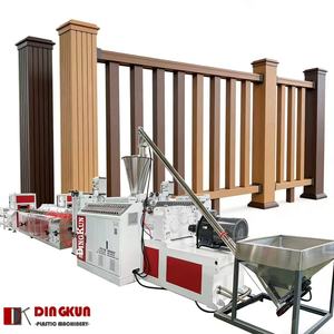 Ligne de machines <span class=keywords><strong>d</strong></span>'extrusion pour la fabrication de clôtures en bois-plastique (PE WPC) : cubes, colonnes, poteaux, clôtures, garde-corps, enceintes – <span class=keywords><strong>Prix</strong></span> usine - Product Image 1