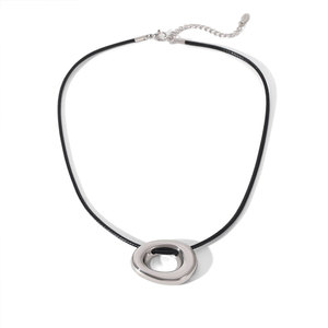 สร้อยคอผู้หญิงสไตล์มินิมอล ดีไซน์เรียบหรู ทำจากสแตนเลส 316L พร้อมจี้สวยงาม สร้อยคอแบบเชือกสำหรับผู้หญิง - Product Image 5