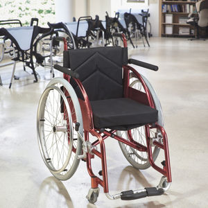 Silla de ruedas deportiva de aleación de aluminio con reposapiés plegable para equipos de rehabilitación de tipo ocio - Product Image 4