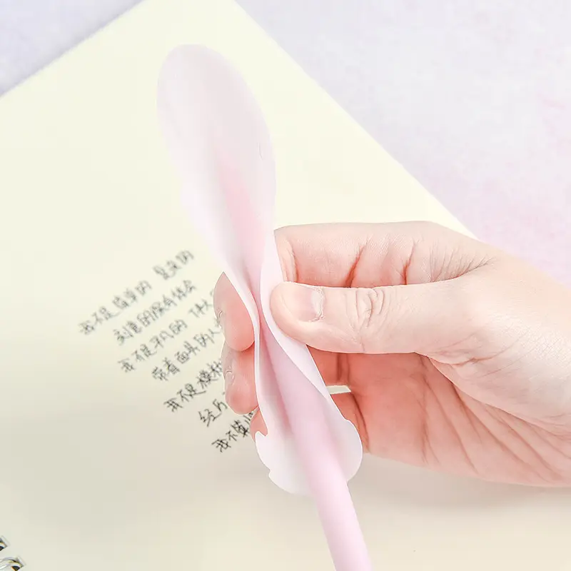 Penna a forma di piuma finta in silicone morbido bianco creativo personalizzato all'ingrosso