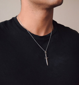 Collar con Colgante de Espada Medieval para Hombre, de Acero Inoxidable, Chapado en Oro de 18k y Plata, Resistente al Agua y al Deslustre - Product Image 3