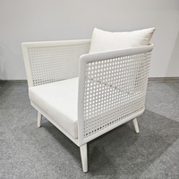 Ensemble de canapés d'extérieur en aluminium contemporain pour hôtel, avec design perforé et coussins imperméables