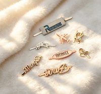 Plaques nominatives en alliage de zinc longue durée avec un lustre brillant, adaptées aux chemises, sacs à main, chapeaux et divers articles de mode