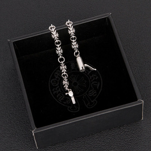 สร้อยข้อมือรูปหัวใจประดับคริสตัลโครเมียม พร้อมโลหะผสมชุบเงิน สไตล์วินเทจยุโรปและอเมริกา ฮิปฮอป พังก์ - Product Image 3