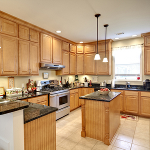 KUCU Foshan ตู้เก็บของประตูตู้ห้องครัว,เครื่องเชกเกอร์ PVC สีเทาสำหรับเกาะทันสมัย - Product Image 2