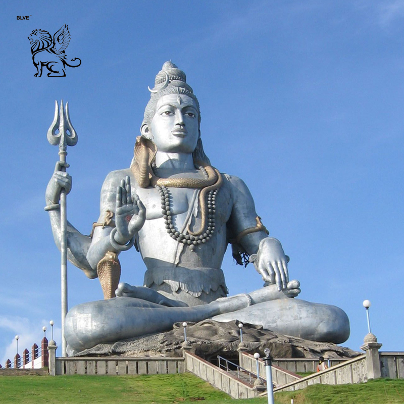 Riesige hand geschnitzte lebensgroße Steingarten im Freien Religiöse sitzende Buddha-Skulptur Indien Gott Marmor Lord Shiva Statue