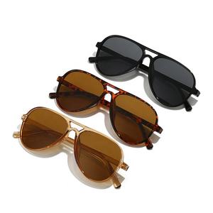 <span class=keywords><strong>2025</strong></span> Nieuwe Vintage Oversized Zonnebril Vrouwelijke Tinten Custom Logo Designer Mode Vierkant Frame Vrouwen Piloot Zonnebril Heren - Product Image 6