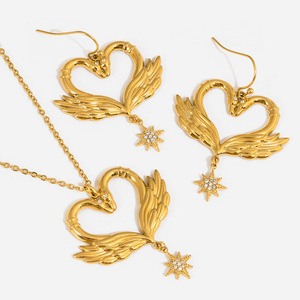 ชุดสร้อยคอและต่างหูรูปหัวใจหงส์พร้อมจี้รูปดาวประดับเพชรสำหรับผู้หญิงสวมใส่ทุกวันเครื่องประดับโทนสีทอง - Product Image 1