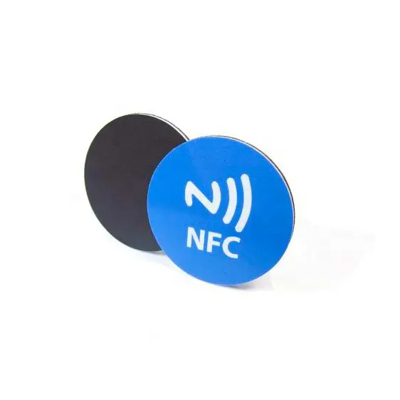 عرض ساخن رمز 13.56 ميجا هرتز مستدير مضاد للمعادن بطاقة عملة RFID بطاقة عملة NFC PVC مع ملصق لاصق