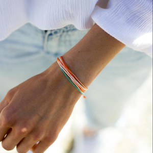 สร้อยข้อมือถักทำมือด้วยความมหัศจรรย์ - Product Image 1