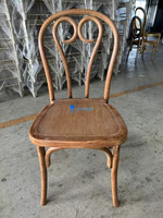 Stapelbarer Vintage Wiener Stil Kunstharz-Holzimitat-Stuhl für Hochzeiten und Events, Outdoor-Bentwood-Look Esszimmerstuhl mit Herzförmiger Rückenlehne