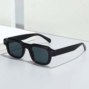 Gafas de Sol Cuadradas Retro de Moda 2025 con Logotipo Personalizado, Montura Pequeña, Estilo Punk, Protección UV400 para Hombre y Mujer - Product Image 1