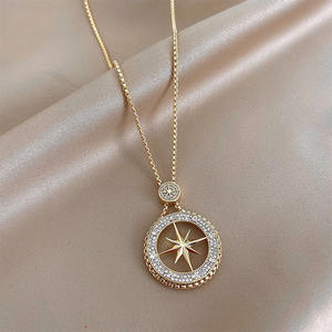 Collar largo de invierno con ocho estrellas Mang para mujer, cadena de suéter ligera de lujo, diseño menor, sentido para accesorios de otoño e invierno - Product Image 1