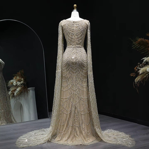 <span class=keywords><strong>Abito</strong></span> da sera a sirena di lusso con <span class=keywords><strong>piume</strong></span> bianche con maniche a mantello Dubai arabo abiti da sposa LSZ110-1 - Product Image 2