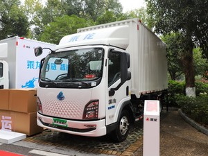 Nueva Camioneta Eléctrica DF 4X2 con Autonomía de 450 KM, Batería CATL de 140 KWH, Caja Cerrada para Transporte de Carga en Todo Clima - Product Image 1
