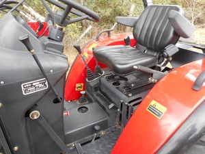 Zuverlässiger YTO 25PS Hydraulischer Traktor YTO-SG254 YTO-SG254C Kompaktes Landwirtschaftsgerät für Obstgarten, Feld und Kleinbauernhof-Anwendungen - Product Image 3