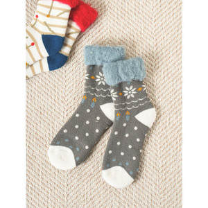 Chaussettes d'hiver pour fille respirantes et élastiques motif de dessin animé imprimé de logo personnalisé taille libre conception tricotée en nylon spandex - Product Image 1