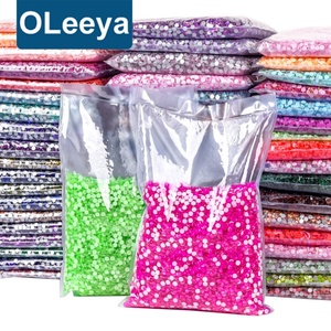 Strass en verre non thermocollants de haute qualité en gros de l'usine Oleeya, emballage en vrac, strass à dos plat pour la décoration des ongles - Product Image 1