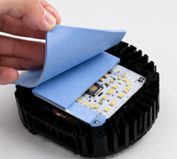 Coussin en silicone thermiquement conducteur haute résistance à la chaleur 1,0-15 W/mk pour composants électroniques CPU GPU LED