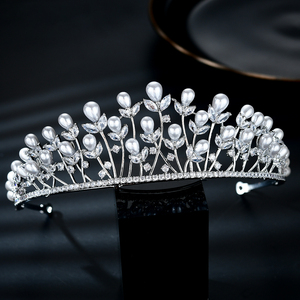 Tiara Floral Personalizable Chapada en Oro / Oro <span class=keywords><strong>de</strong></span> 18K Hecha a Mano con Perlas y Circonitas Cúbicas, Accesorios <span class=keywords><strong>para</strong></span> el Cabello <span class=keywords><strong>de</strong></span> Novia, <span class=keywords><strong>Corona</strong></span> <span class=keywords><strong>para</strong></span> <span class=keywords><strong>Boda</strong></span> - Product Image 1