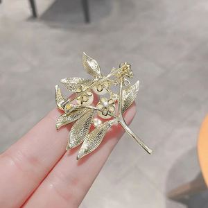 Broche de esmalte verde con hojas florales blancas para mujer, broches de lirio de los valles, joyería para mujer, accesorios de broche - Product Image 4