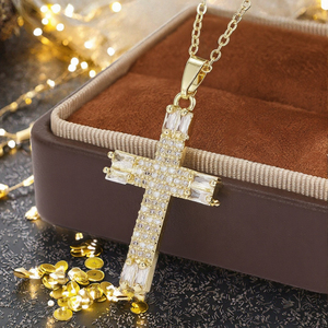 Collar con Colgante de Cruz de Acero Inoxidable Chapado en Oro de 18K con Circonita Cúbica Natural Engastada, Religioso, para Uso Diario y Fiestas - Product Image 3