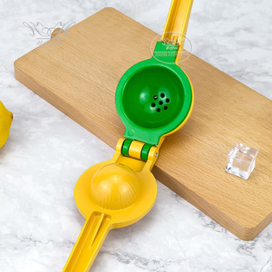 Presse-citron à main Aluminum Ally 2 en 1 double couche jaune Presse-agrumes manuel à citron vert Presse-agrumes portable - Product Image 4