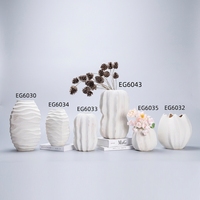 Vase décoratif moderne de luxe monochrome en céramique légère blanche pour table, motif citrouille et fruit étoilé