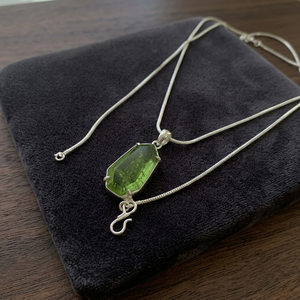 Pendentif artisanal vintage en argent allemand pour femme, avec pierre de péridot ovale, style bohème, pour soirée, pierre au choix, vente en gros - Product Image 3