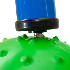 Pompe à air portable mini gonflable ActEarlier bleue et rouge pour ballon de basket, ballon de football, ballon de yoga avec plusieurs embouts - Product Image 4
