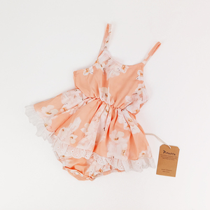Pinuotu Baby Girls Bubble pagliaccetto abito da bambino floreale in pizzo con orlo e grembiulato tutina da principessa - Product Image 1