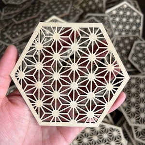 <span class=keywords><strong>Gravure</strong></span> <span class=keywords><strong>et</strong></span> découpe Sous-verre hexagonal en <span class=keywords><strong>bois</strong></span> Décoration de table Artisanat Sous-verre creux au laser en <span class=keywords><strong>bois</strong></span> naturel - Product Image 4