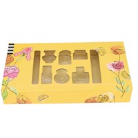 Caja de Regalo de Papel Reciclable Amarillo de Alta Calidad con Logotipo Personalizado, Ventana de PET, Grabado en Relieve y Laminado Mate para Juguetes Pequeños