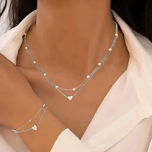 Elegante y Delicado Collar con Colgante de Cruz Clásica - Gargantilla Ajustable de Acero Inoxidable con Cadena Minimalista para Mujer, Regalo Perfecto - Product Image 6