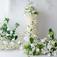 Hochzeitsdekoration Weiße Seiden-Wandbehang Blumenarrangement Bühnen-Willkommenshintergrund KT-Board Fotografie-Requisiten Künstliche Blumen