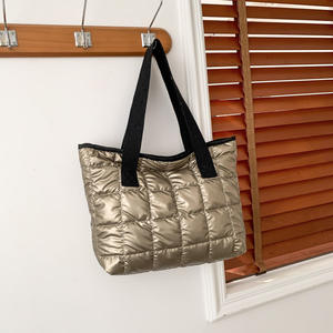 กระเป๋าโท้ทสะพายไหล่ข้างเดียวแบบซิปเดียว ผ้าฝ้าย สีสันปรับแต่งได้ แฟชั่นใหม่สำหรับผู้หญิง ฤดูหนาว 2025 เข้าได้กับทุกชุด เหมาะสำหรับการเดินทาง - Product Image 2