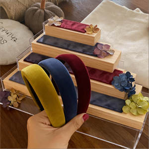 ที่คาดผมกำมะหยี่สีใหม่สำหรับฤดูใบไม้ร่<span class=keywords><strong>ว</strong></span>งและฤดูหนา<span class=keywords><strong>ว</strong></span>สไตล์เกาหลี  แบบยุโรปและอเมริกา ขนาด 25 ซม. เข้าได้กับทุกชุด  Luff Dream - Product Image 2