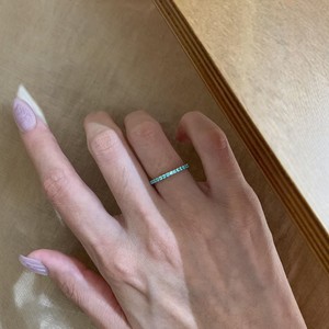 Cette bague empilée avec diamant bleu Paraiba, un style populaire sur Xiaohongshu, présente un design unique, offrant un luxe discret. - Product Image 3