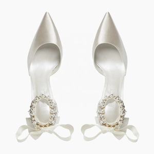 <span class=keywords><strong>Scarpe</strong></span> da sposa da donna personalizzate con tacco a spillo in <span class=keywords><strong>raso</strong></span> <span class=keywords><strong>bianco</strong></span> elegante pump con cinturino alla caviglia Logo personalizzato matrimonio matrimonio estivo - Product Image 5