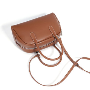 Sac bandoulière en cuir de vachette premium pour femme, sac à main quotidien tendance, sac Boston en cuir inspiré des créateurs, sac bandoulière décontracté pour femme - Product Image 4