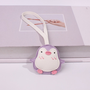 Porte-clés Esthétique Petit Pingouin en Cuir PU, Breloque de Sac Animal Mignon de Dessin Animé, Pendentif en Faux Cuir Souple avec Cordon - Product Image 4