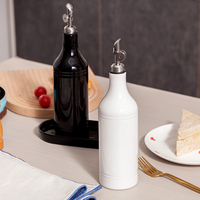 Bouteille d'huile liquide et de vinaigre en céramique de luxe avec soucoupe pour cuisine moderne avec logo personnalisé