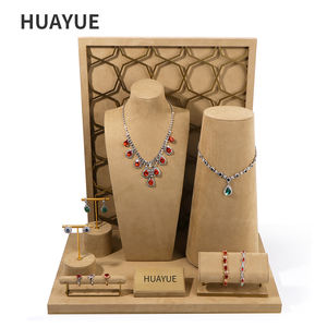 Exhibidores de Joyería de Terciopelo Caqui Personalizados de Huayue, Exhibidores de Joyería de Lujo para Escaparates - Product Image 1