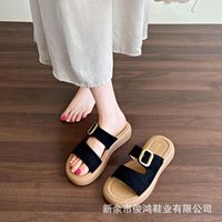 Chaussures plates d'été 2025 pour femmes en daim souple à bout rond, style vintage, avec semelle extérieure en mousse de caoutchouc, doublure en microfibre et boucle de ceinture