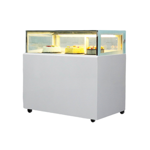 Vetrina Refrigerata per Pasticceria e Dessert con Controllo Digitale della Temperatura, 4 Porte, per Bar e Panetterie - Product Image 1
