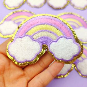 Patchs thermocollants/auto-adhésifs brodés, exquis, avec bordure dorée scintillante, couleur macaron, nuage arc-en-ciel, pour la décoration de vêtements et de sacs - Product Image 1