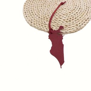 Colgante de cuero PU con mapa de Oriente Medio, accesorio de llavero estético y moderno - Product Image 6