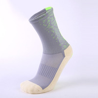 Chaussettes de football antidérapantes pour hommes, design personnalisé, chaussettes d'entraînement de football d'équipage, chaussettes athlétiques à adhérence sportive