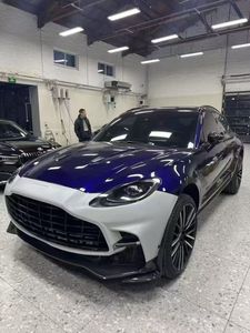 Kit carrosserie Aston Martin <span class=keywords><strong>DBX</strong></span> Upgrade 707 en carbone sec : pare-chocs avant, feux de jour (DRL), jupes latérales, garde-boue arrière, embouts d'échappement, aileron de toit - Product Image 3